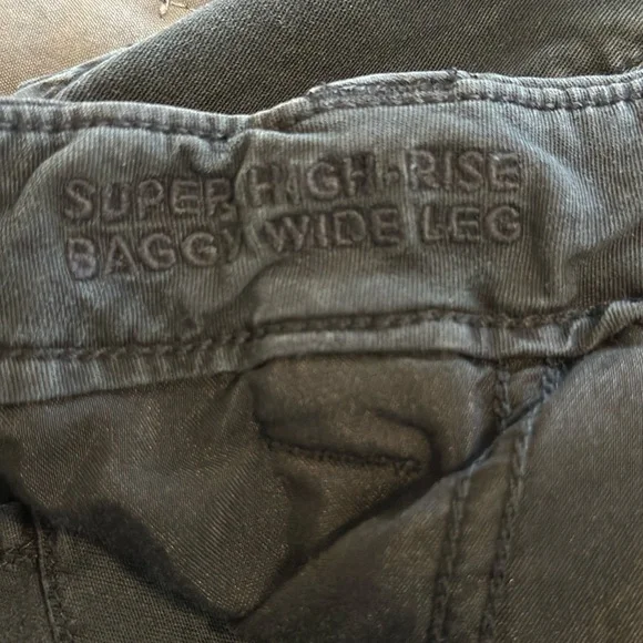 American Eagle High Rise Black Cargo Pants, size 8R - Picture 7 of 8